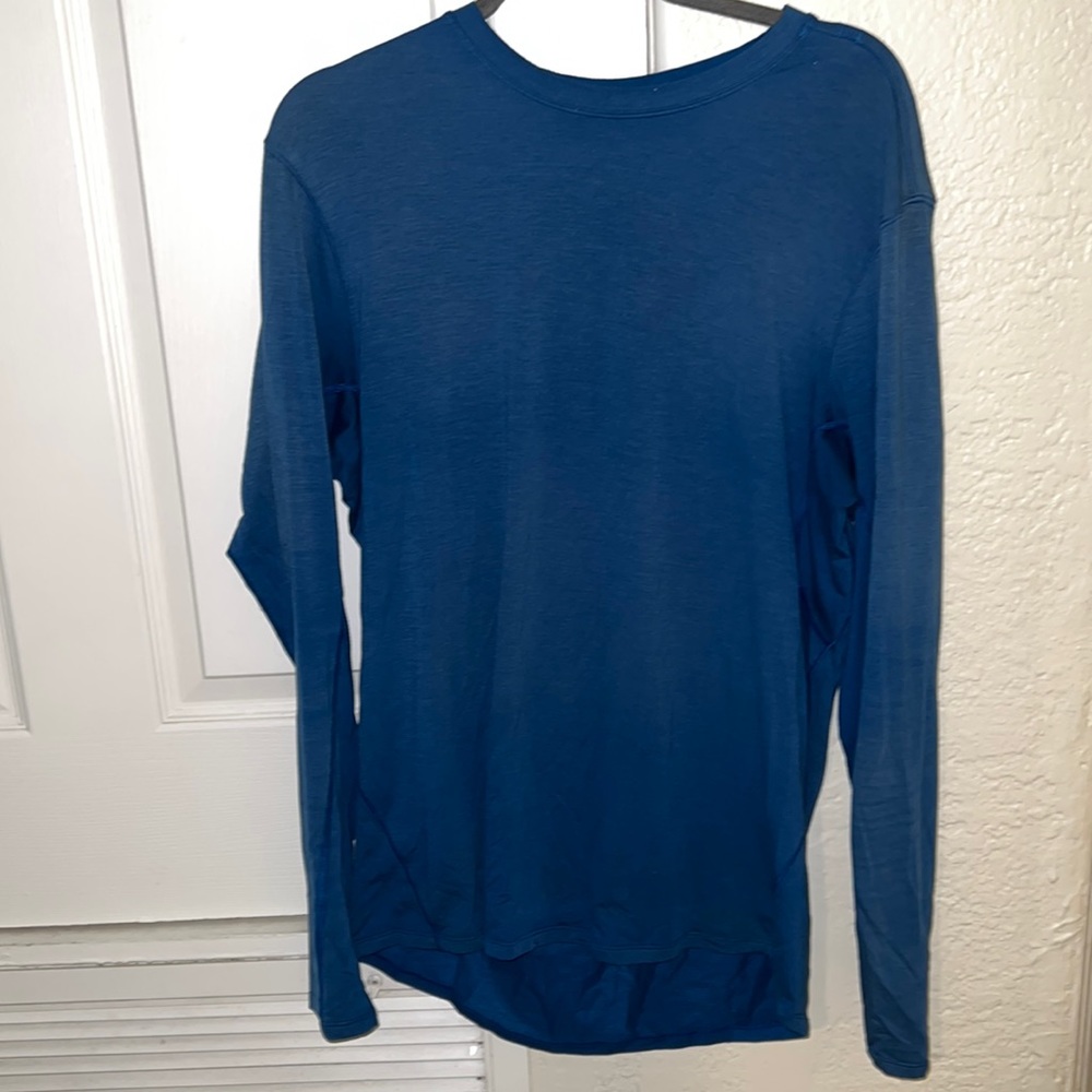 Men’s Lululemon long sleeve shirt